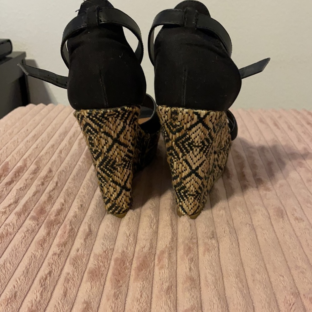 Shoes - Picture 4 of 4